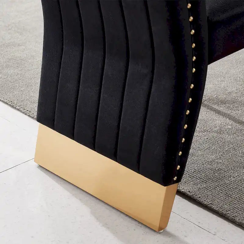 Chaises de salle à manger modernes à dossier haut avec clous décoratifs et pieds en métal poli