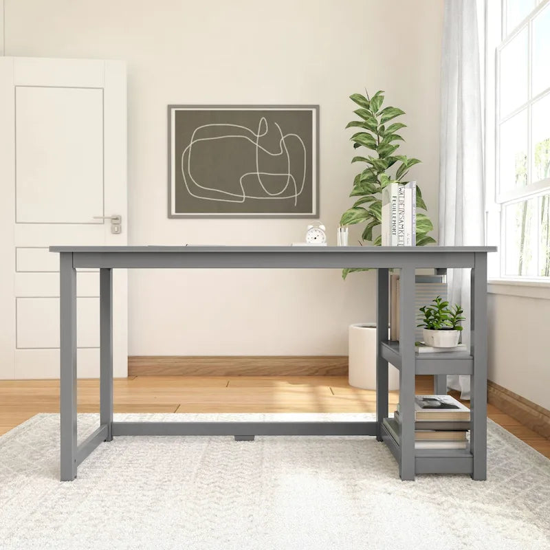Bureau informatique avec étagères