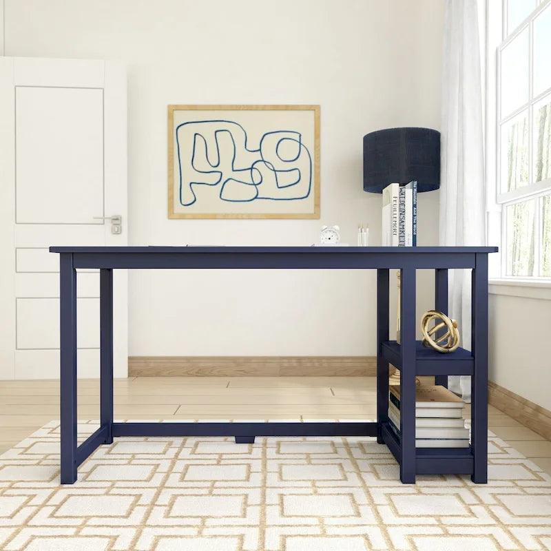 Bureau informatique avec étagères
